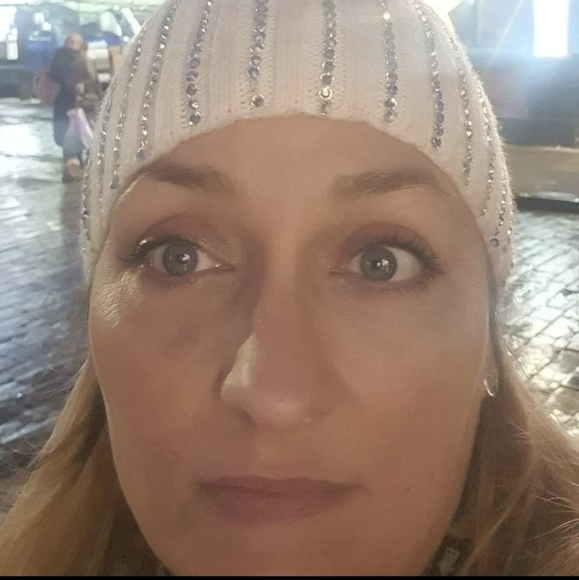 Meet your Posher, Karen - Picture 2 of 2